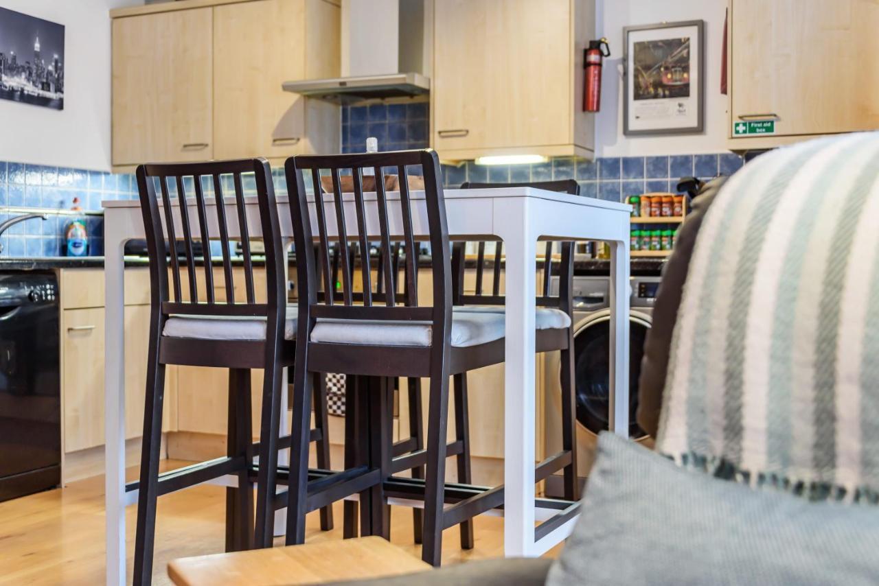 Stylish 2 Bedroom Apartment, Central Exeter, Parking On Site Exteriér fotografie